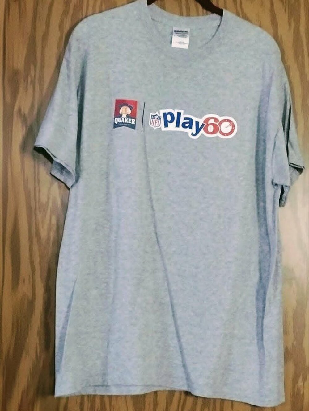 NWOT - Men Large Gildan Heavy Cotton Short Sleeve T-Shirt -NFL Play 60 Quaker Oa